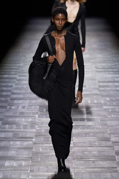 Look 18
